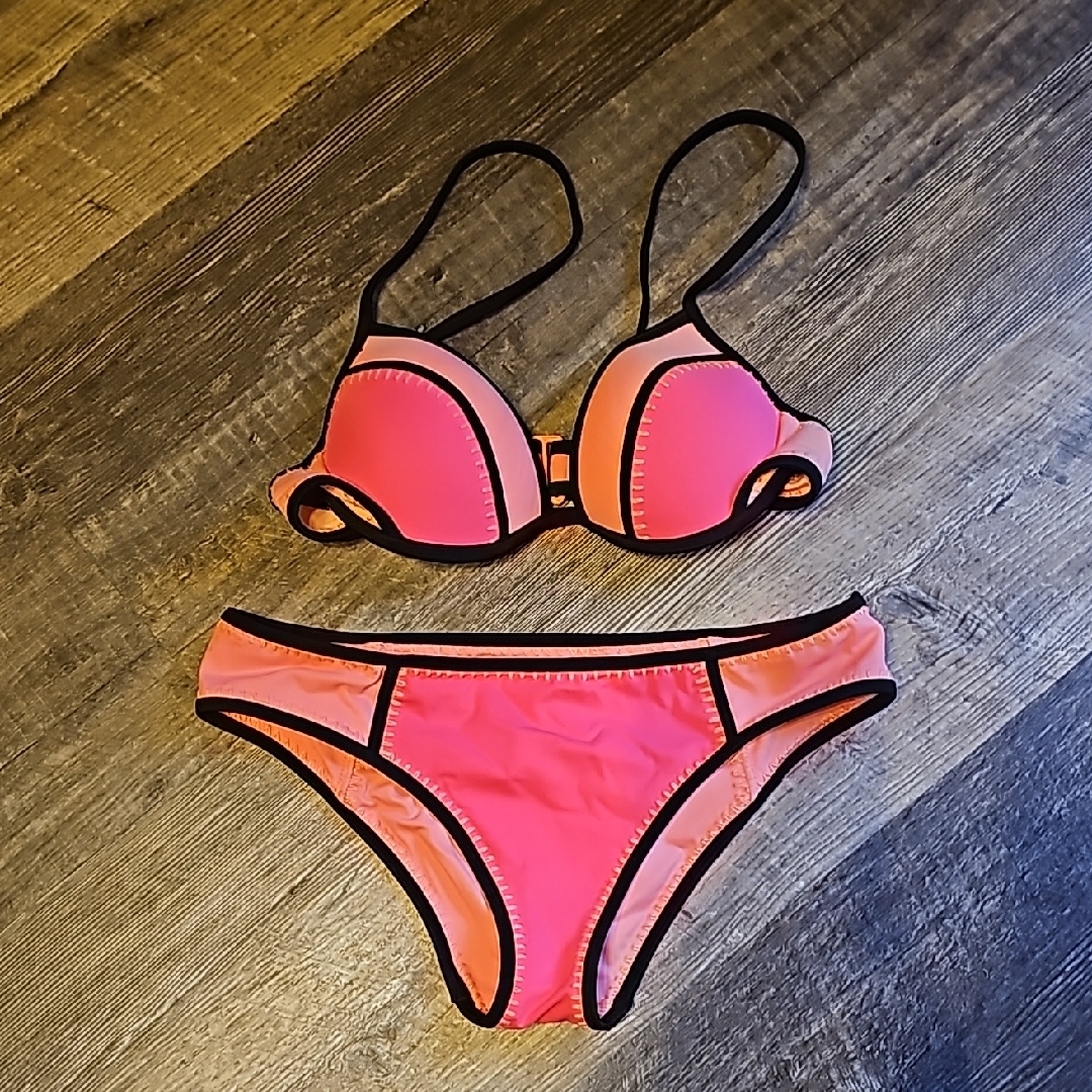 Victoria's Secret Bikini 32b/Small